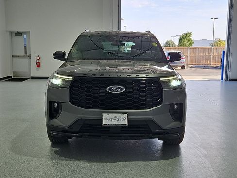 Used 2025 Ford Explorer ST-Line AWD/4WD image 3