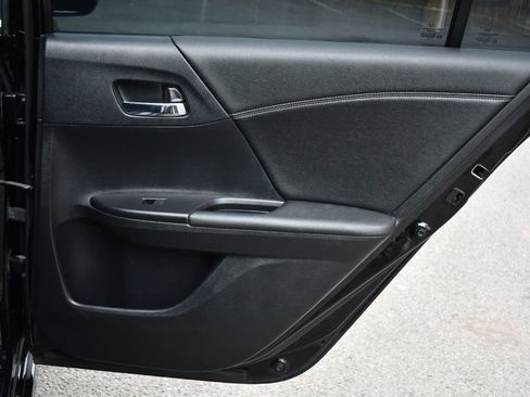 Used 2017 Honda Accord Sport image 44