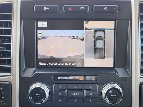 Used 2019 Ford F150 Lariat w/ Equipment Group 502A Luxury AWD/4WD image 18