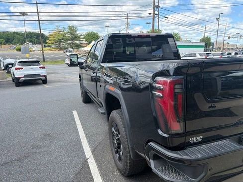 Used 2025 GMC Sierra 2500 AT4 w/ AT4 Premium Plus Package AWD/4WD image 8