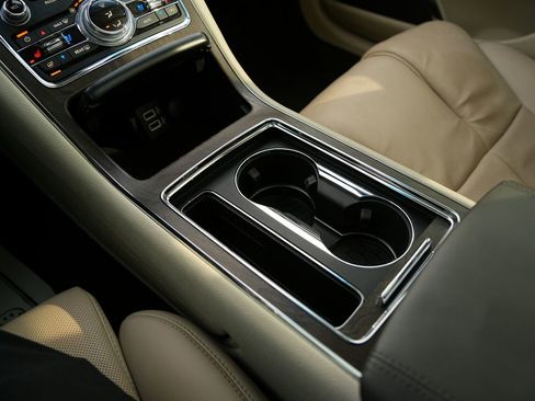 Used 2019 Lincoln Continental Reserve image 19