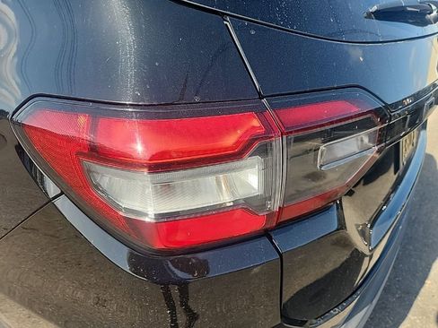 Used 2023 Honda Pilot Touring image 11