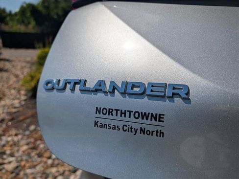 Used 2024 Mitsubishi Outlander SEL AWD/4WD image 23