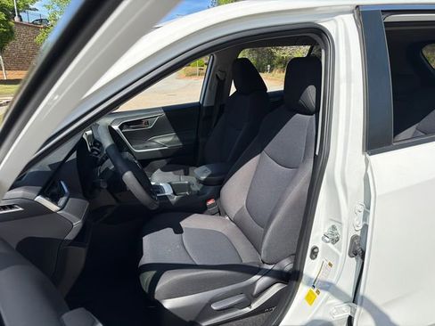 Used 2023 Toyota RAV4 LE image 9