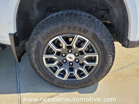 Used 2024 Chevrolet Colorado Z71 w/ Z71 Convenience Package 2 image 35