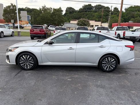 Used 2025 Nissan Altima 2.5 SV FWD image 4