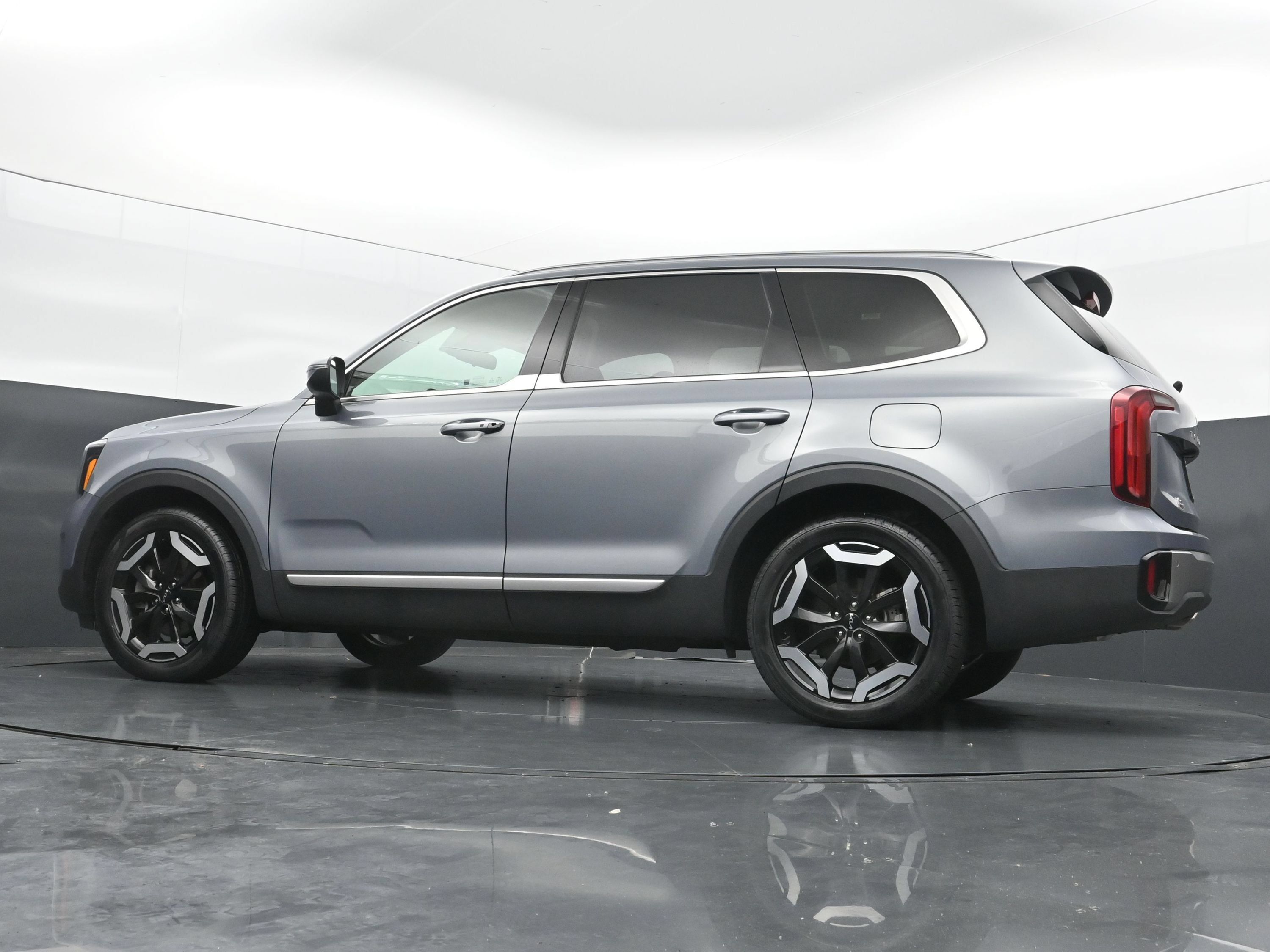 Used 2025 Kia Telluride S FWD image 38