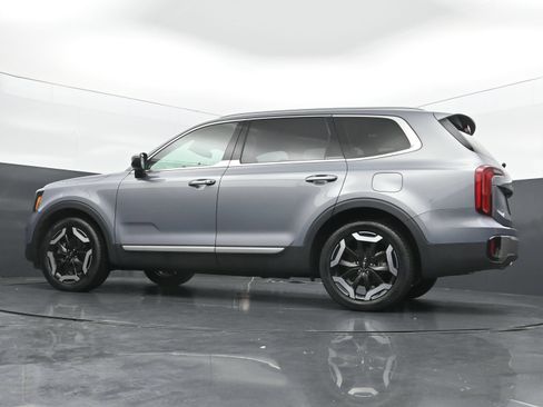 Used 2025 Kia Telluride S FWD image 38