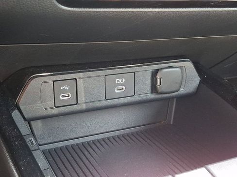 Used 2025 Toyota Prius LE FWD image 24