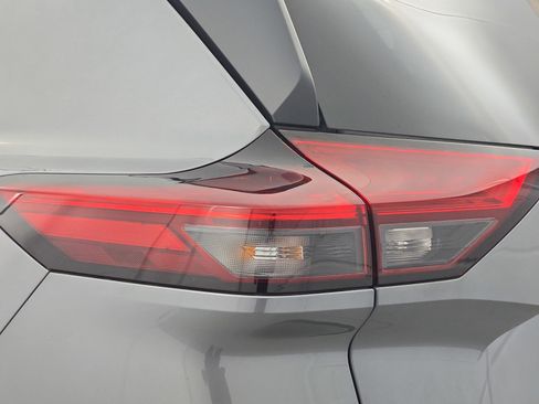 Certified 2023 Nissan Rogue SV image 32