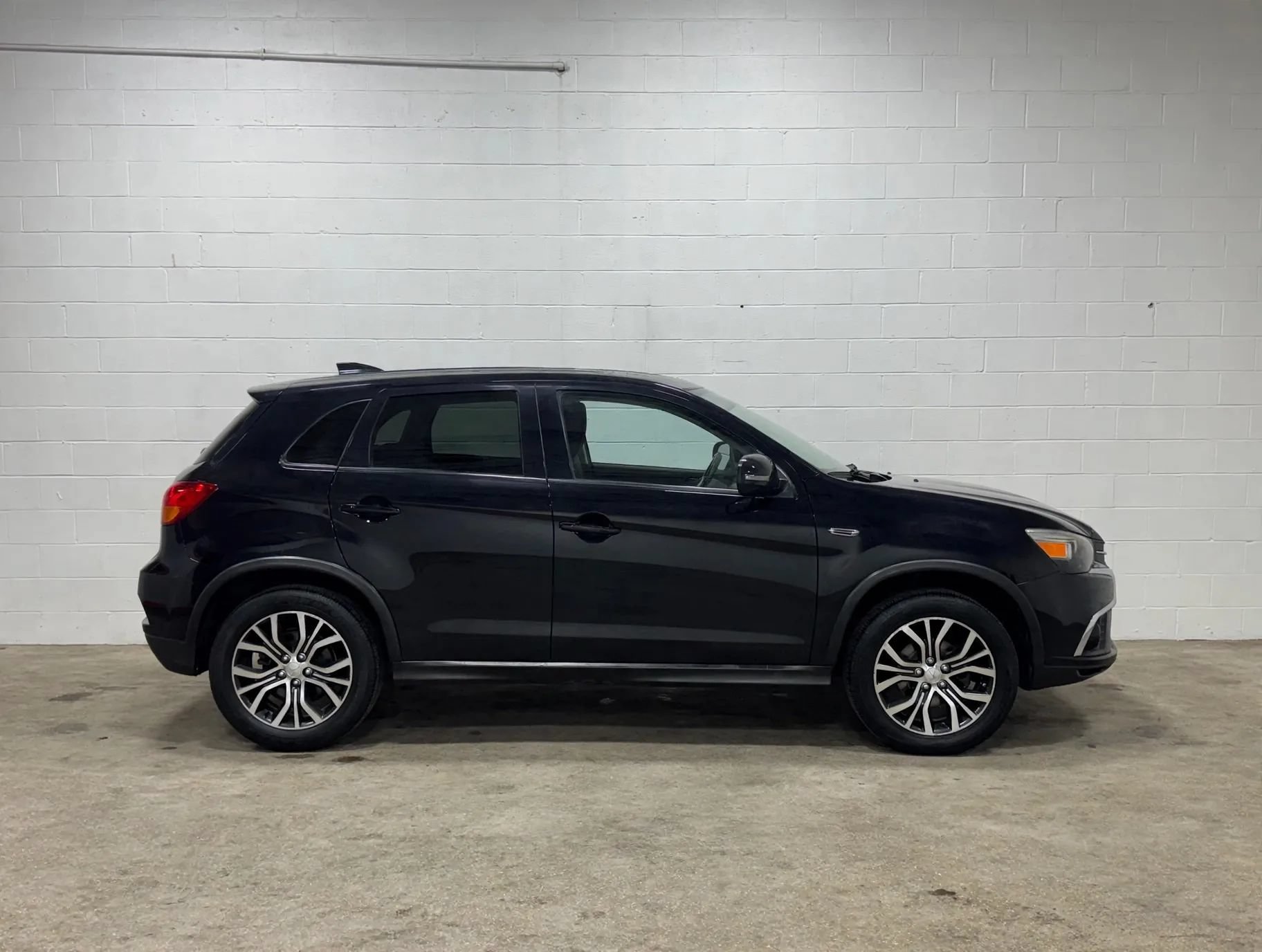 Used 2019 Mitsubishi Outlander Sport ES FWD image 2
