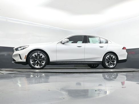 New 2026 BMW 530i w/ Premium Package image 40