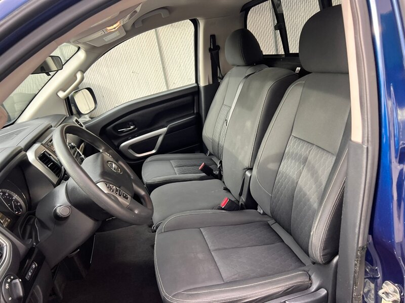 Used 2018 Nissan Titan SV AWD/4WD image 12