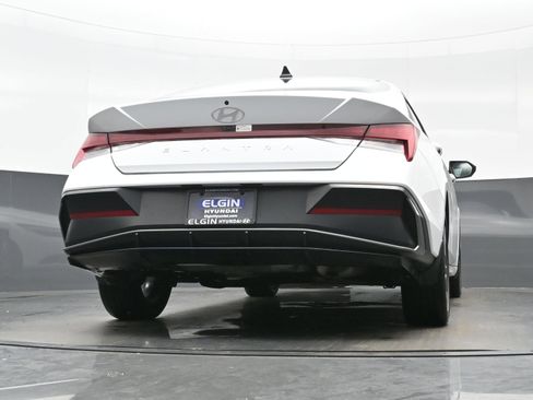 Certified 2025 Hyundai Elantra SEL FWD image 30