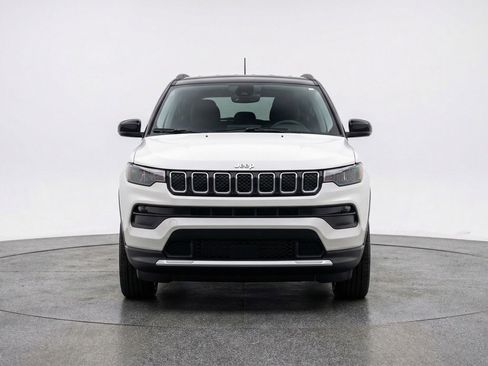 Used 2025 Jeep Compass Limited AWD/4WD image 2