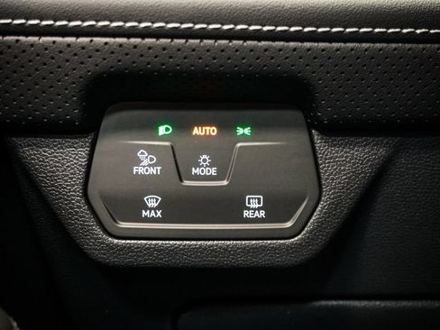 Used 2025 Volkswagen Atlas SE AWD/4WD image 28