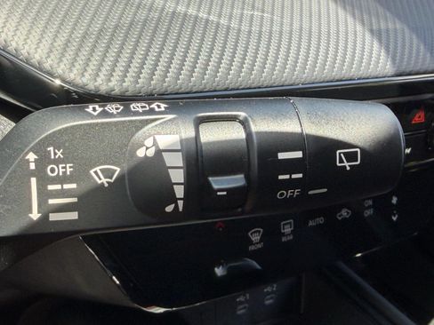 Certified 2025 Nissan Kicks SR FWD image 28