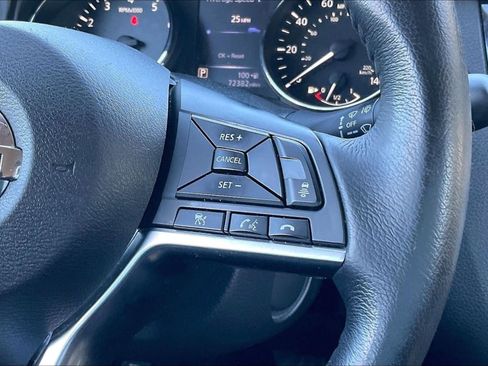 Used 2018 Nissan Rogue Sport SV w/ SV Technology Package image 19