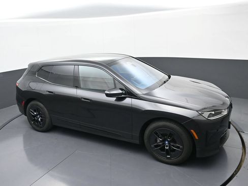 Used 2024 BMW iX xDrive50 w/ Premium Package AWD/4WD image 29