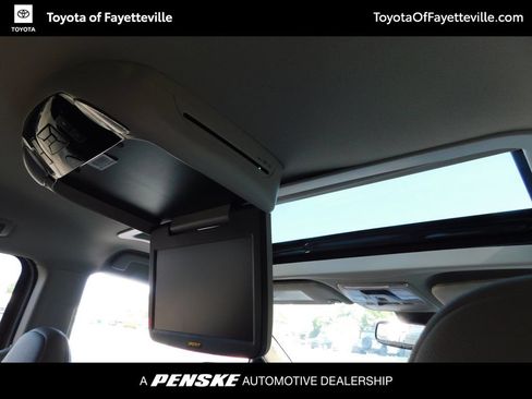 Used 2020 Toyota Sienna XLE w/ XLE Navigation Package FWD image 3