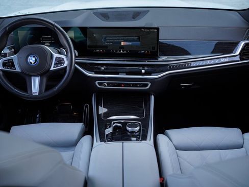 Used 2025 BMW X5 xDrive50e w/ M Sport Package image 21