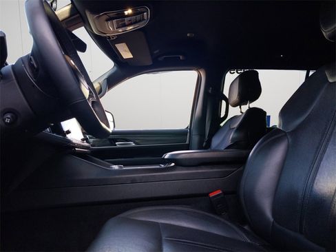 Used 2023 Jeep Wagoneer L Series II image 7