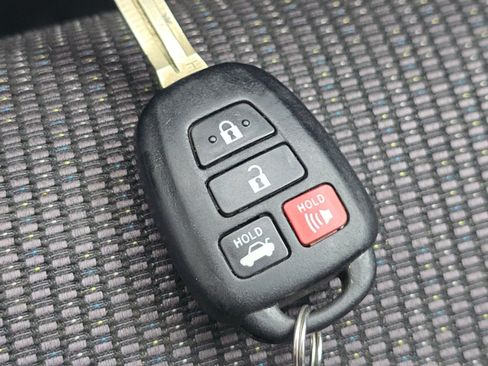 Used 2017 Toyota Corolla SE w/ Carpet Mat Package (TMS) FWD image 31