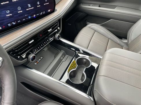 New 2026 Chevrolet Suburban High Country AWD/4WD image 22