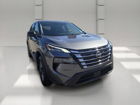 Used 2025 Nissan Rogue S FWD image 3