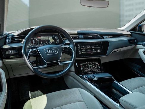 Used 2022 Audi e-tron Premium Plus w/ Premium Plus Package image 4