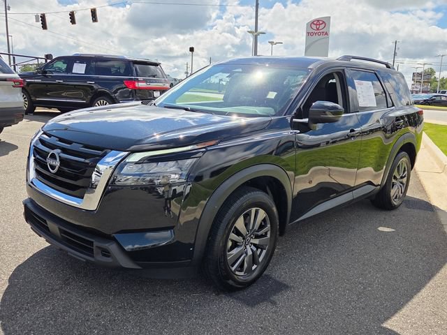 Used 2025 Nissan Pathfinder SV FWD image 3
