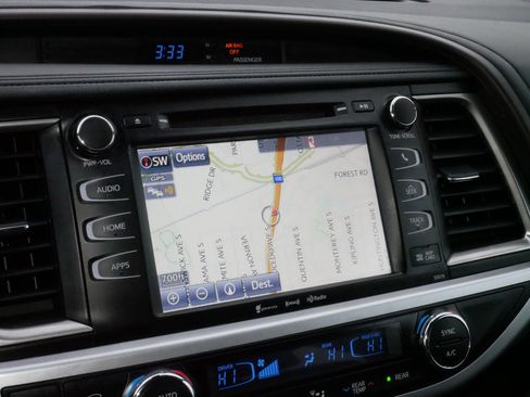 Used 2018 Toyota Highlander XLE image 22