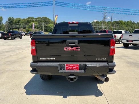 Used 2018 GMC Sierra 2500 Denali w/ Duramax Plus Package AWD/4WD image 6