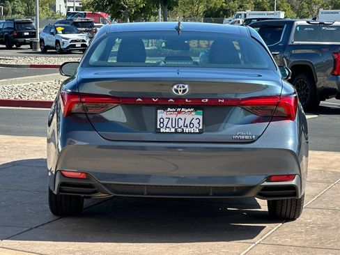 Certified 2022 Toyota Avalon XLE FWD image 6