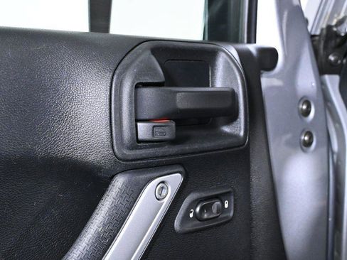 Used 2016 Jeep Wrangler Unlimited Sahara image 29