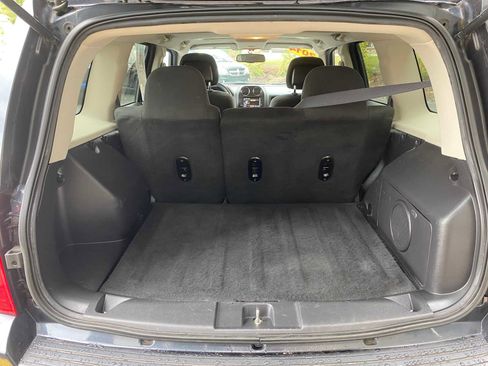 Used 2014 Jeep Patriot Latitude w/ Sun/Sound Group AWD/4WD image 27