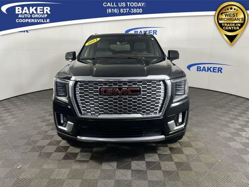 Used 2021 GMC Yukon Denali w/ Denali Premium Package image 3