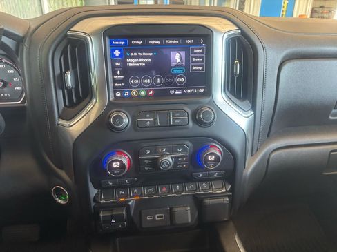 Used 2020 Chevrolet Silverado 1500 LT Trail Boss AWD/4WD image 17