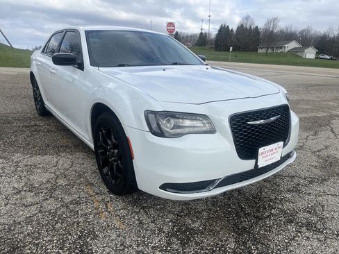 Used 2019 Chrysler 300 Touring w/ Sport Appearance Package AWD/4WD image 7