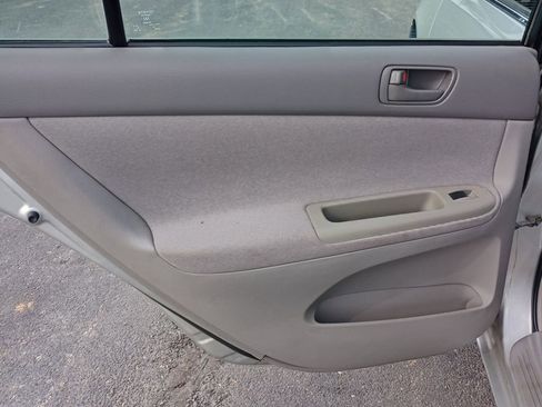 Used 2004 Toyota Camry LE image 15