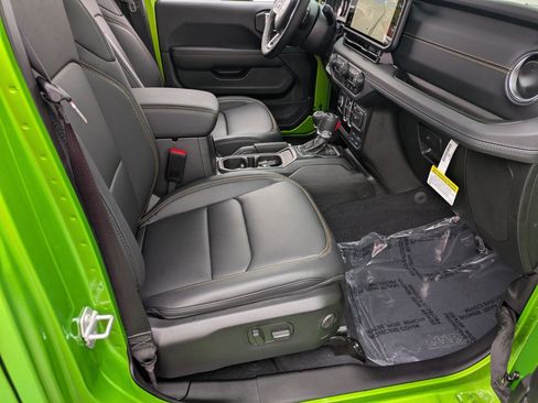 New 2026 Jeep Wrangler Unlimited Sahara AWD/4WD image 33
