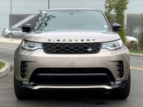 New 2025 Land Rover Discovery Dynamic SE image 3