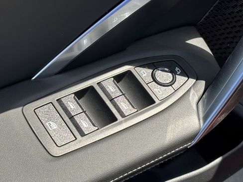 Used 2026 BMW X2 xDrive28i image 14