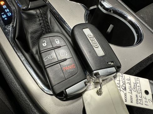 Used 2021 Jeep Grand Cherokee Laredo w/ Security & Convenience Group AWD/4WD image 31