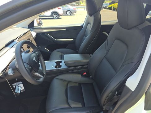 Used 2024 Tesla Model Y Long Range AWD/4WD image 5