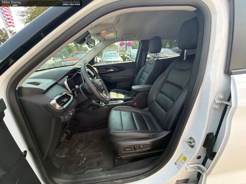 Used 2021 Chevrolet TrailBlazer LT w/ Premium Seating Package FWD image 13