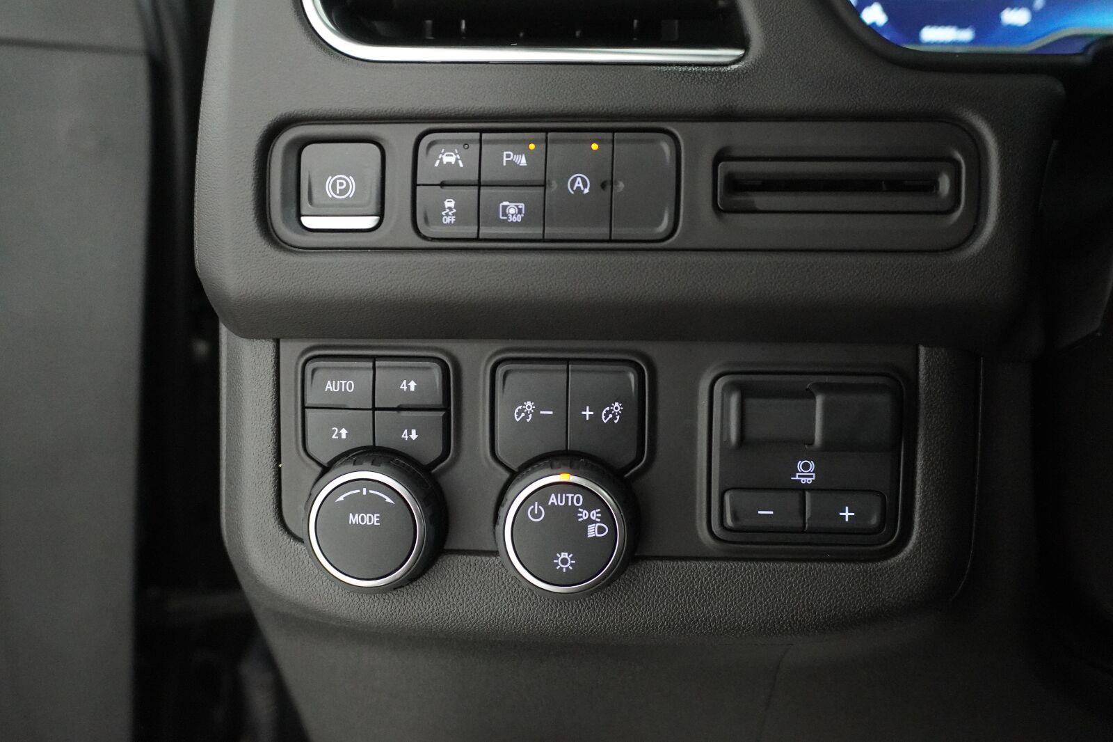 Used 2023 Chevrolet Tahoe RST w/ Sport Performance Package AWD/4WD image 14