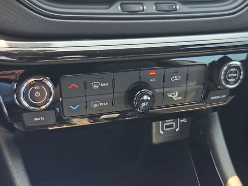New 2026 Jeep Compass Latitude AWD/4WD image 32