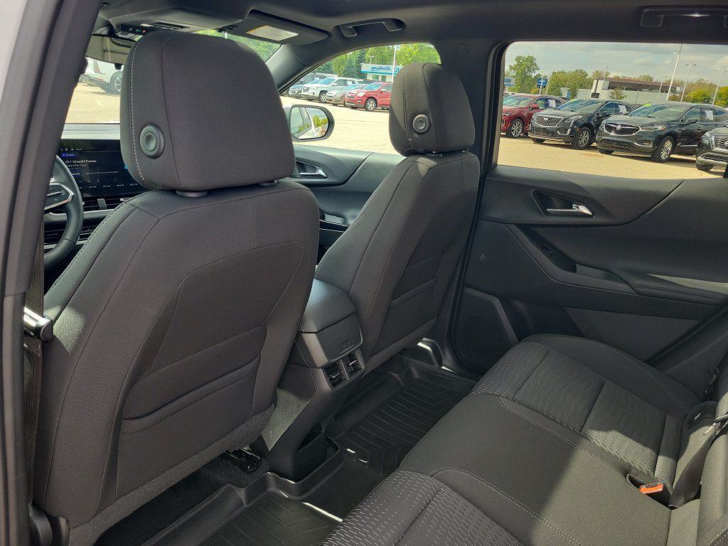 Used 2025 Chevrolet Equinox LT AWD/4WD image 26