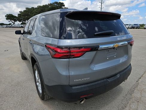 Used 2023 Chevrolet Traverse LS FWD image 5